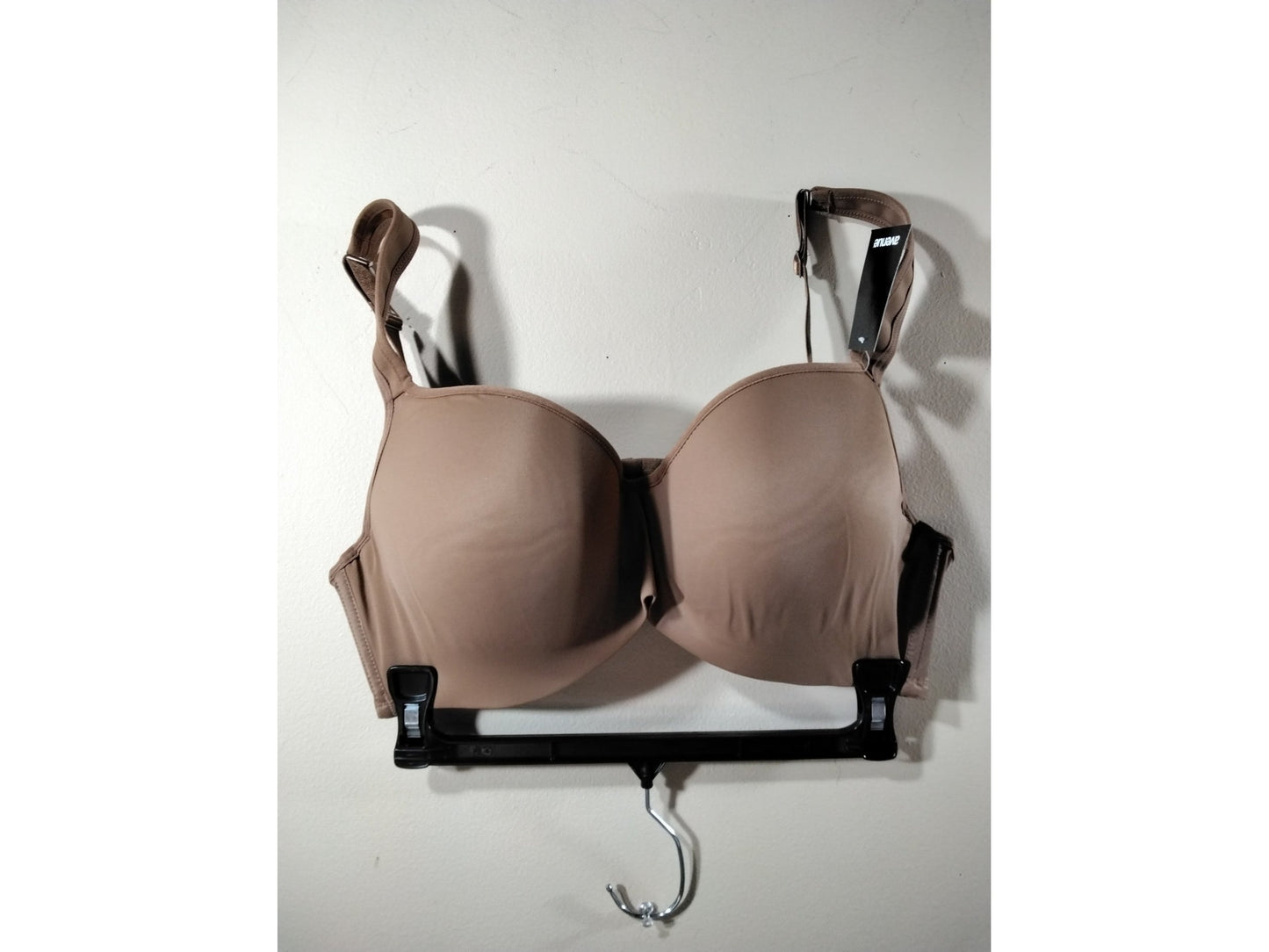 Avenue, Brown, Bra