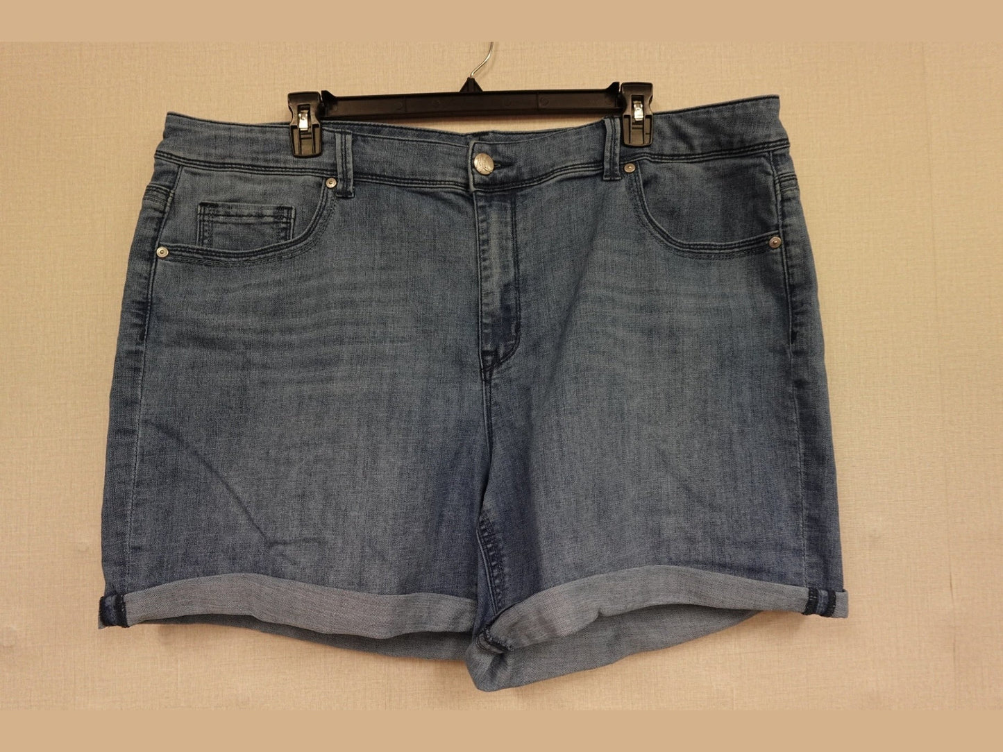 Lissa MCcarthy, Shorts, 24W