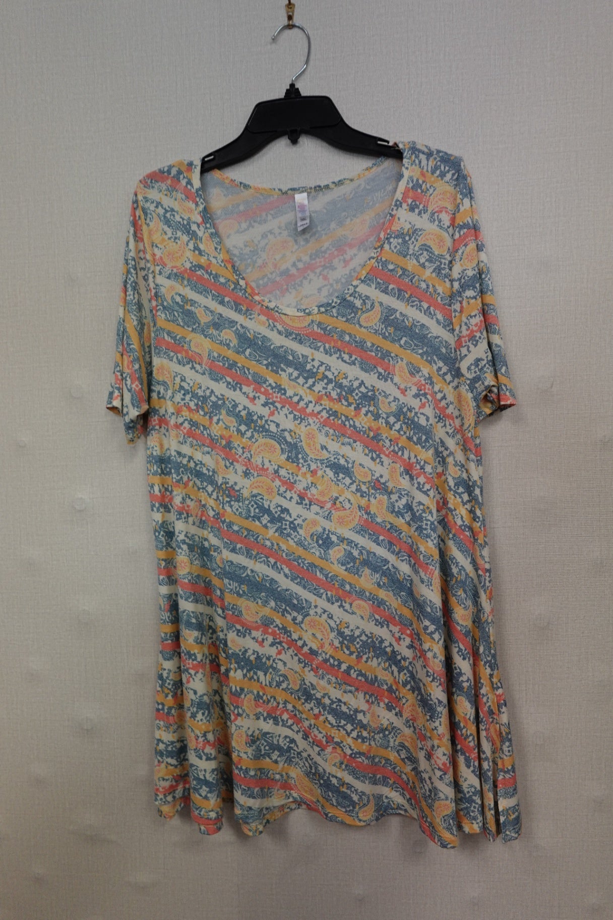 Lularoe, SHORT SLEEVED TOP, L