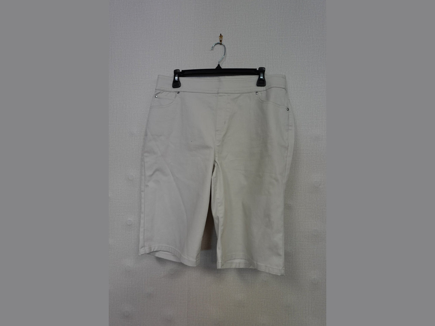 Kim Rogers, Bermuda Shorts, 12