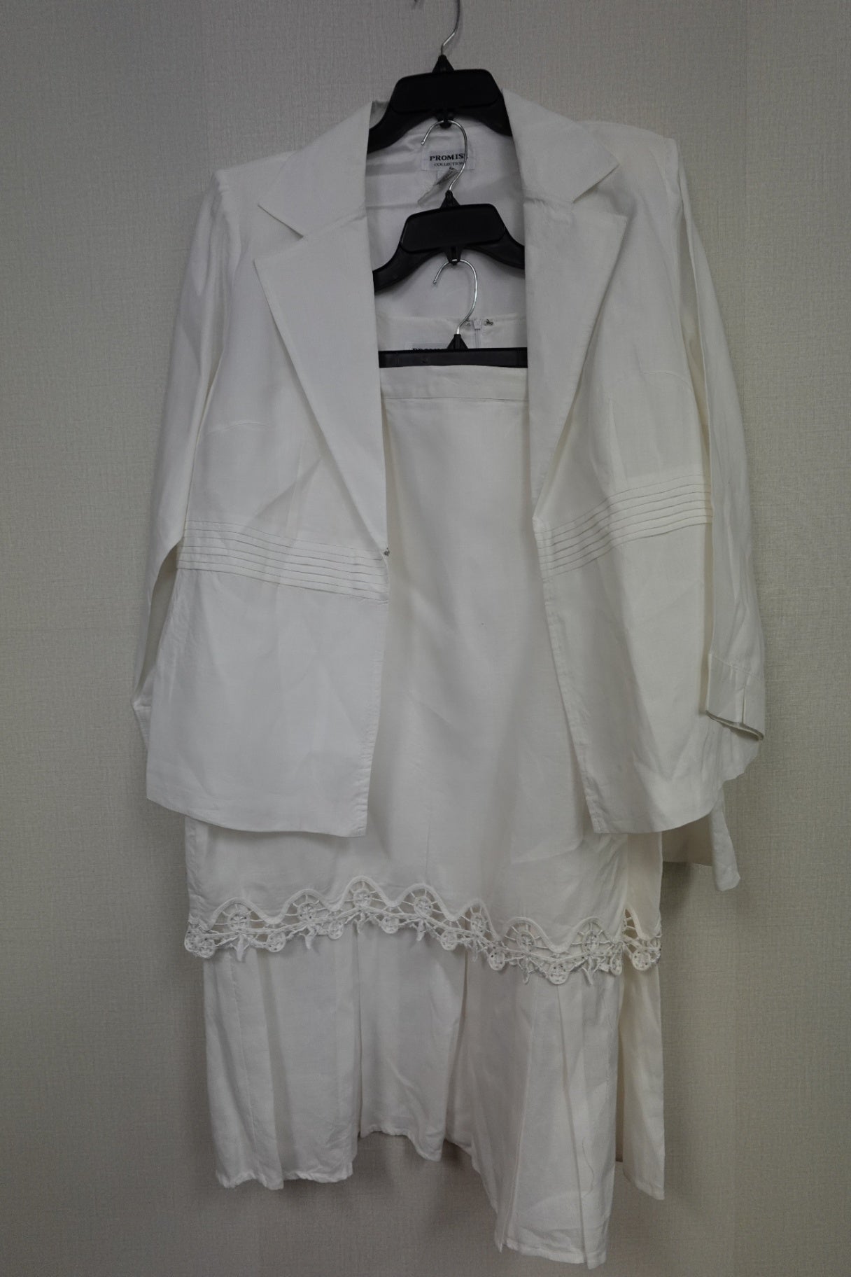 PROMISE COLLECTION, Formal 3 Piece suit, 22