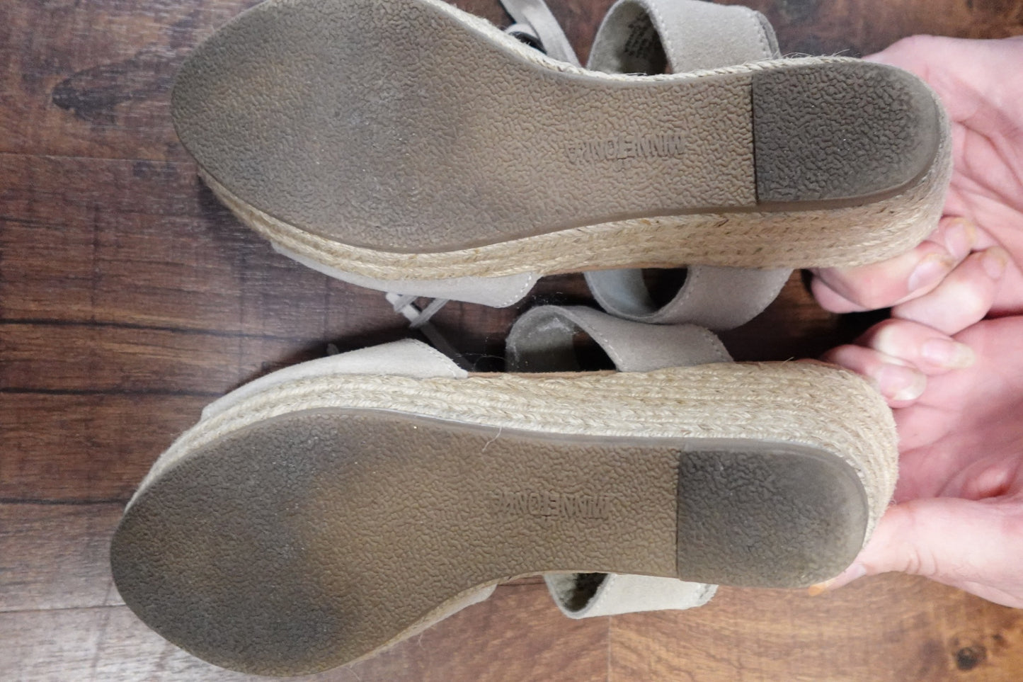 Minnetonka, Shoes- Sandals, 9