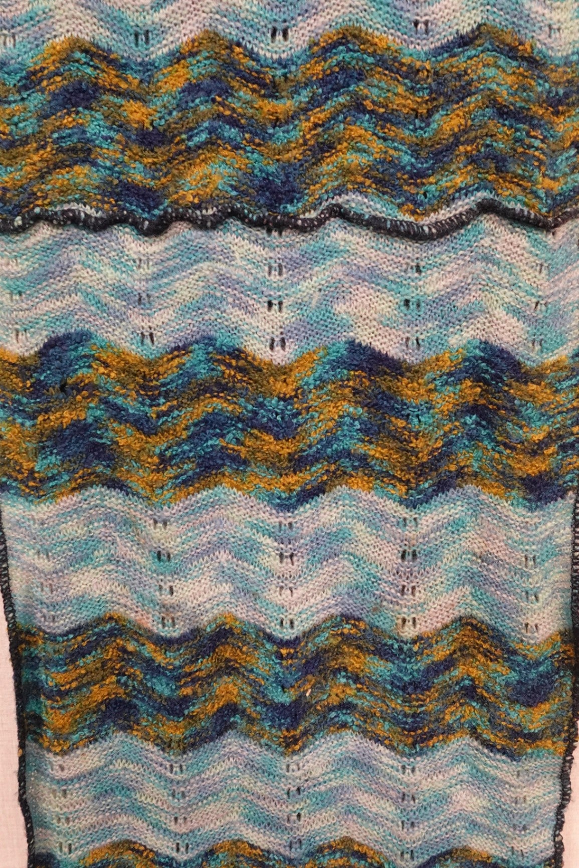 Unknown, Scarve, Oversize- Condition: Very Good