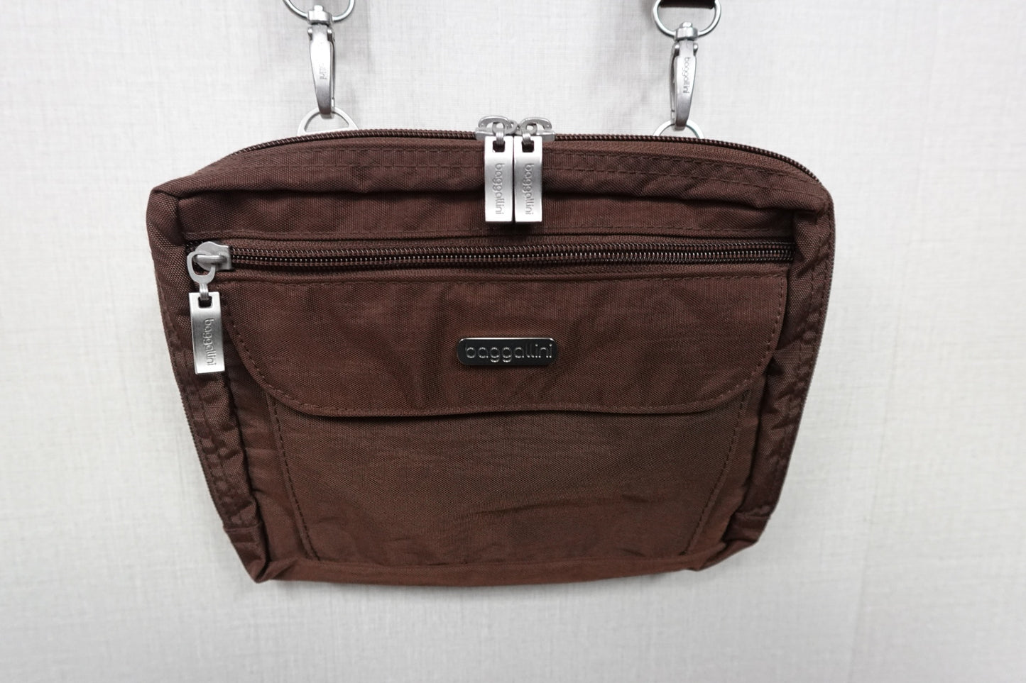 Baggallini, Purse: Crossbody , meduim