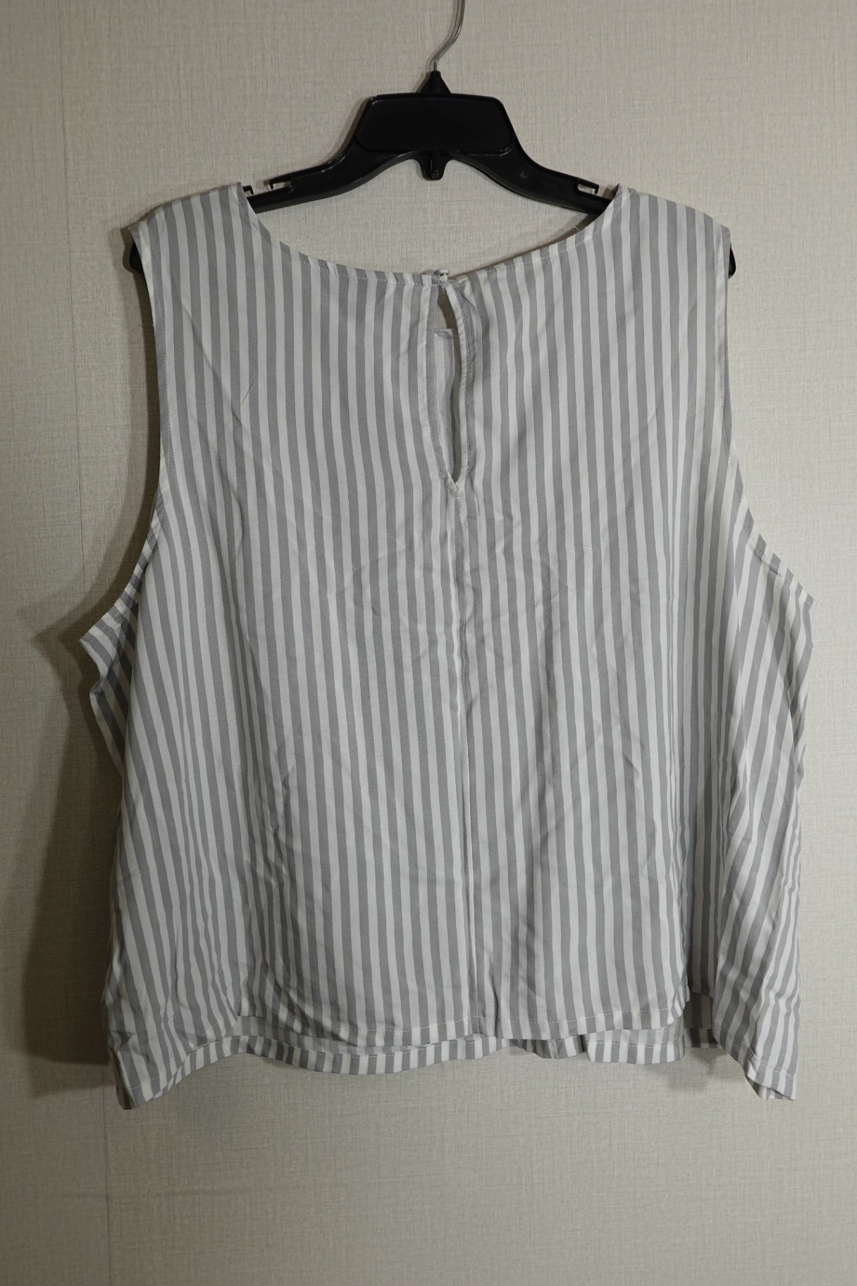 TORRID, NWT Sleeveless Top, 18/20