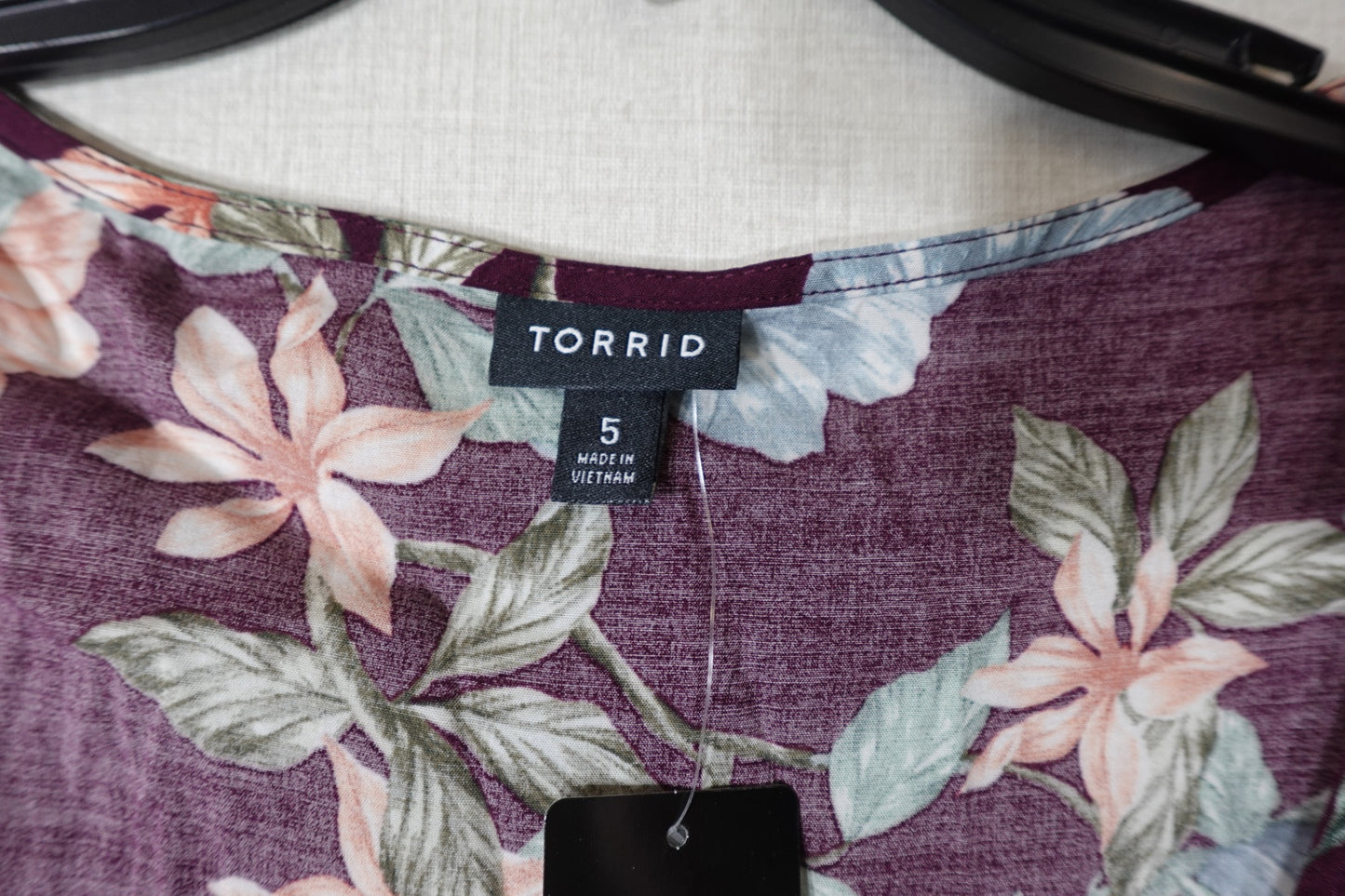 TORRID, NWT Short Sleeve Top, 28