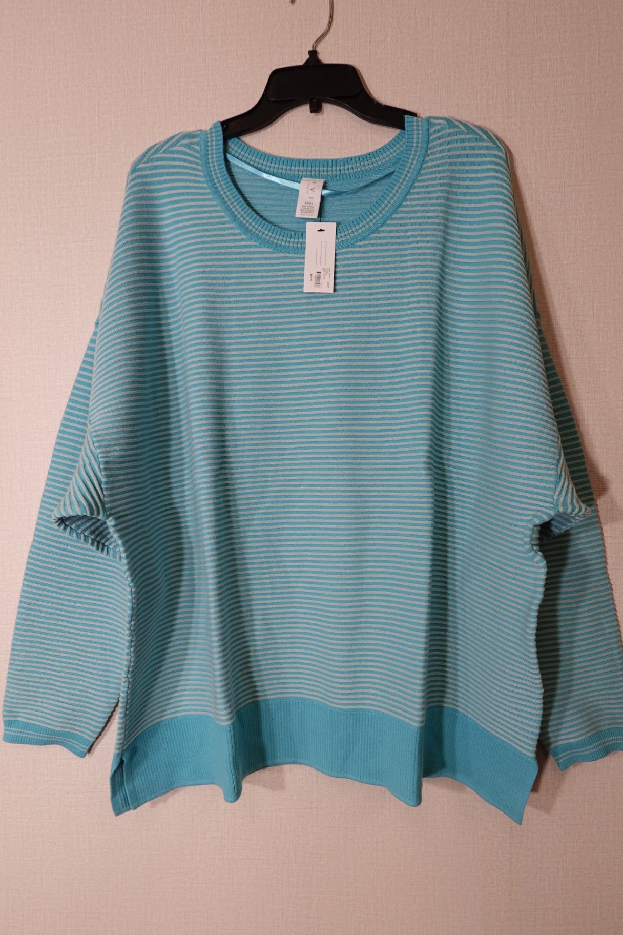 Livi, NWT Long Sleeves Top, 22/24