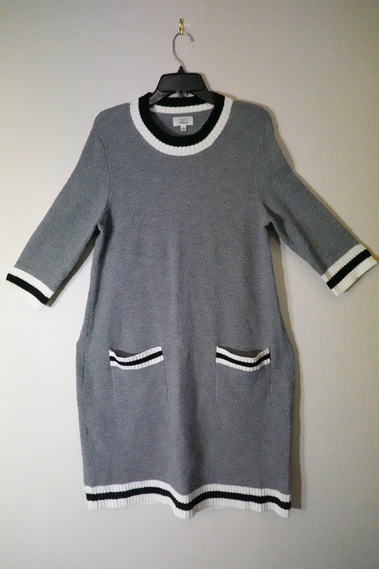 Signature Robbie bee, Sweater Dress, XL – More To Love Consignment