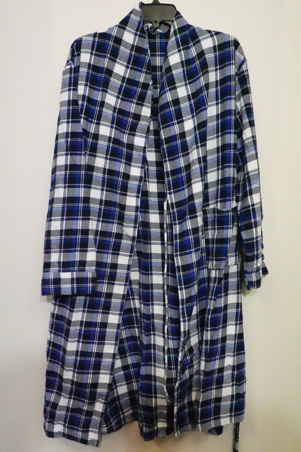 Latuza, Robe,