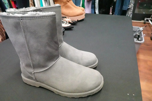 Makaw, boots, 10 Makaw boots More To Love Consignment