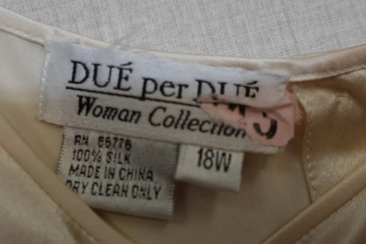 DUE per DUE, Short sleeve top, 18W DUE per DUE Short sleeve top More To Love Consignment