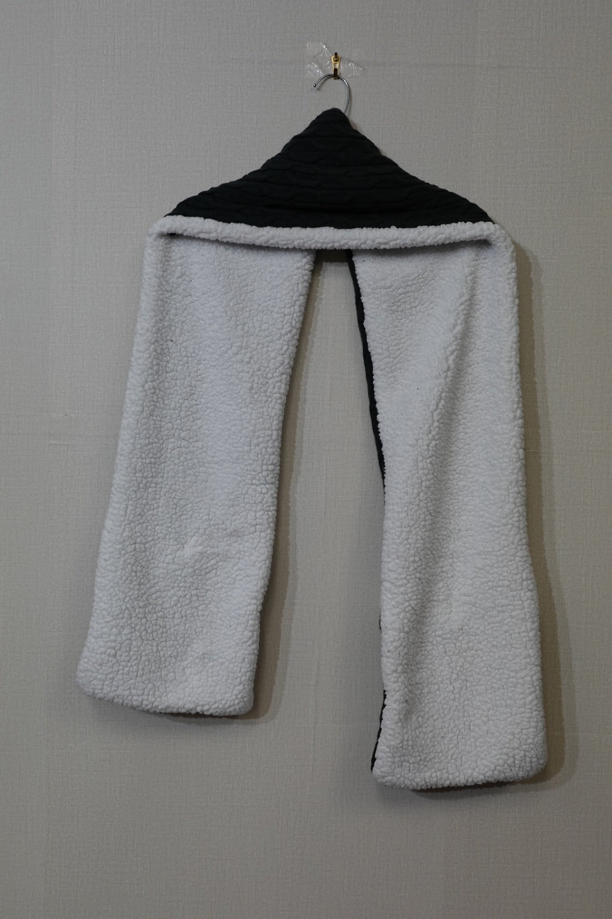 No label, Pocket Scarve, wide w/pockets