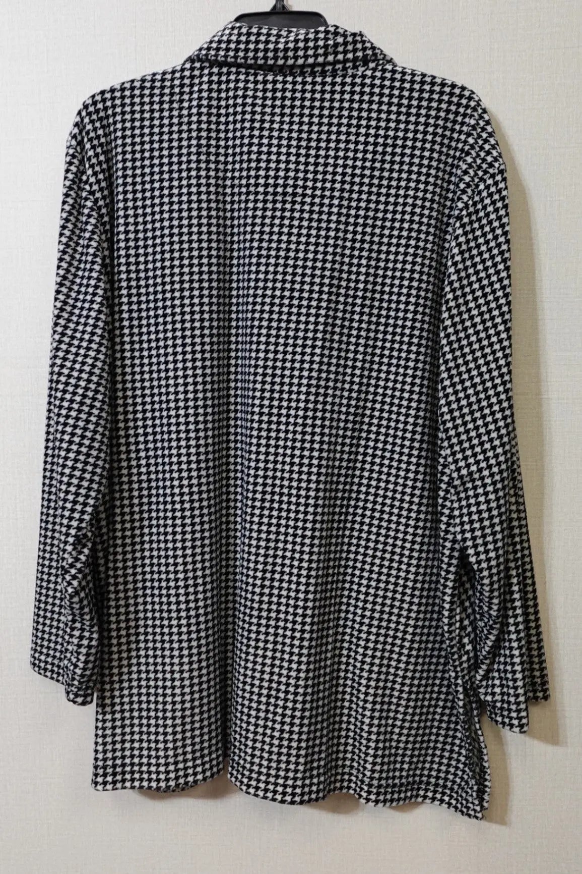 Russ Women Liz Claiborne, Long Sleeves Top- Button Down plush, Size 22w-24w Russ Women Liz Claiborne Long Sleeves Top- Button Down plush More To Love Consignment