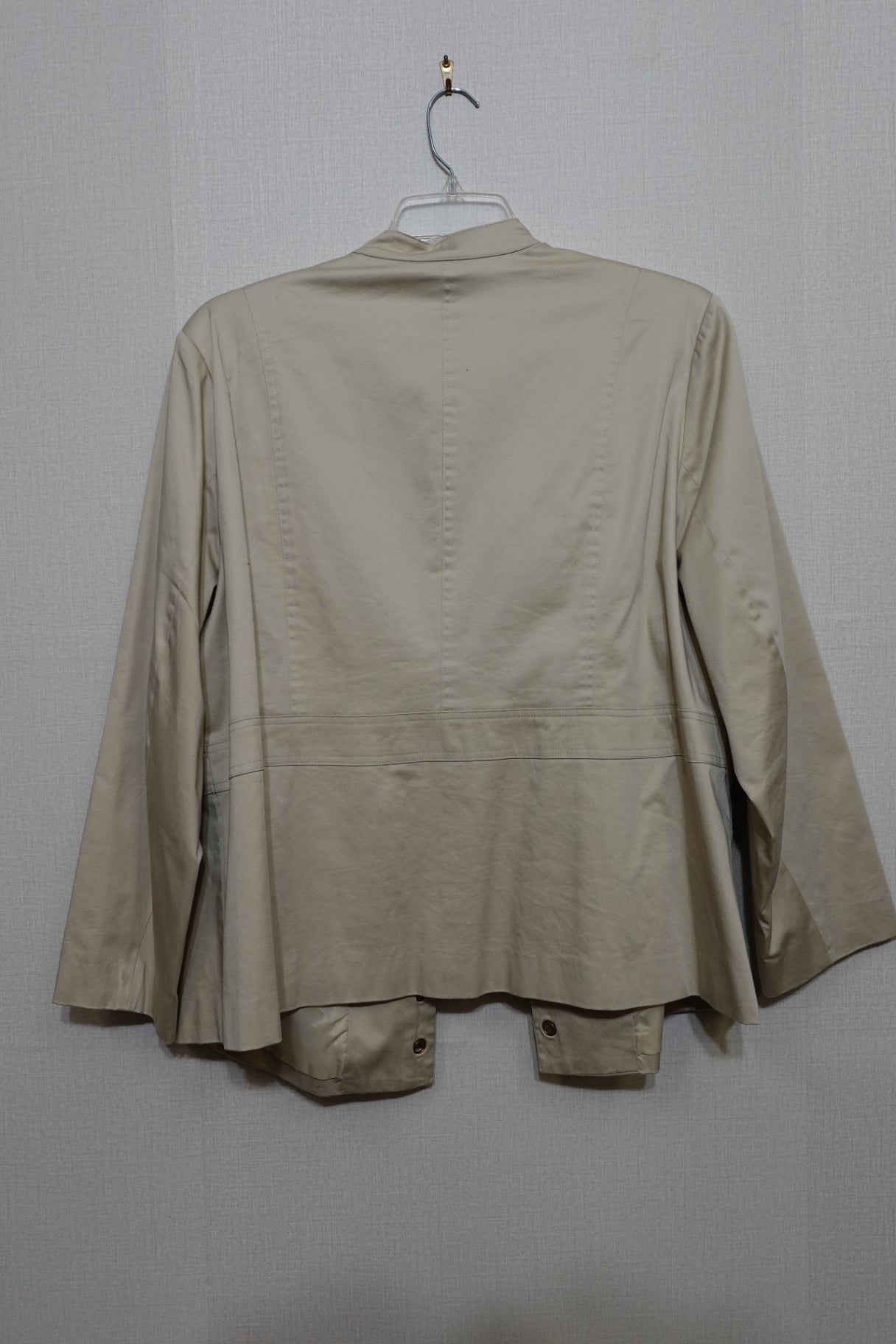 Maggie Barnes, Light Jacket, Size 2X