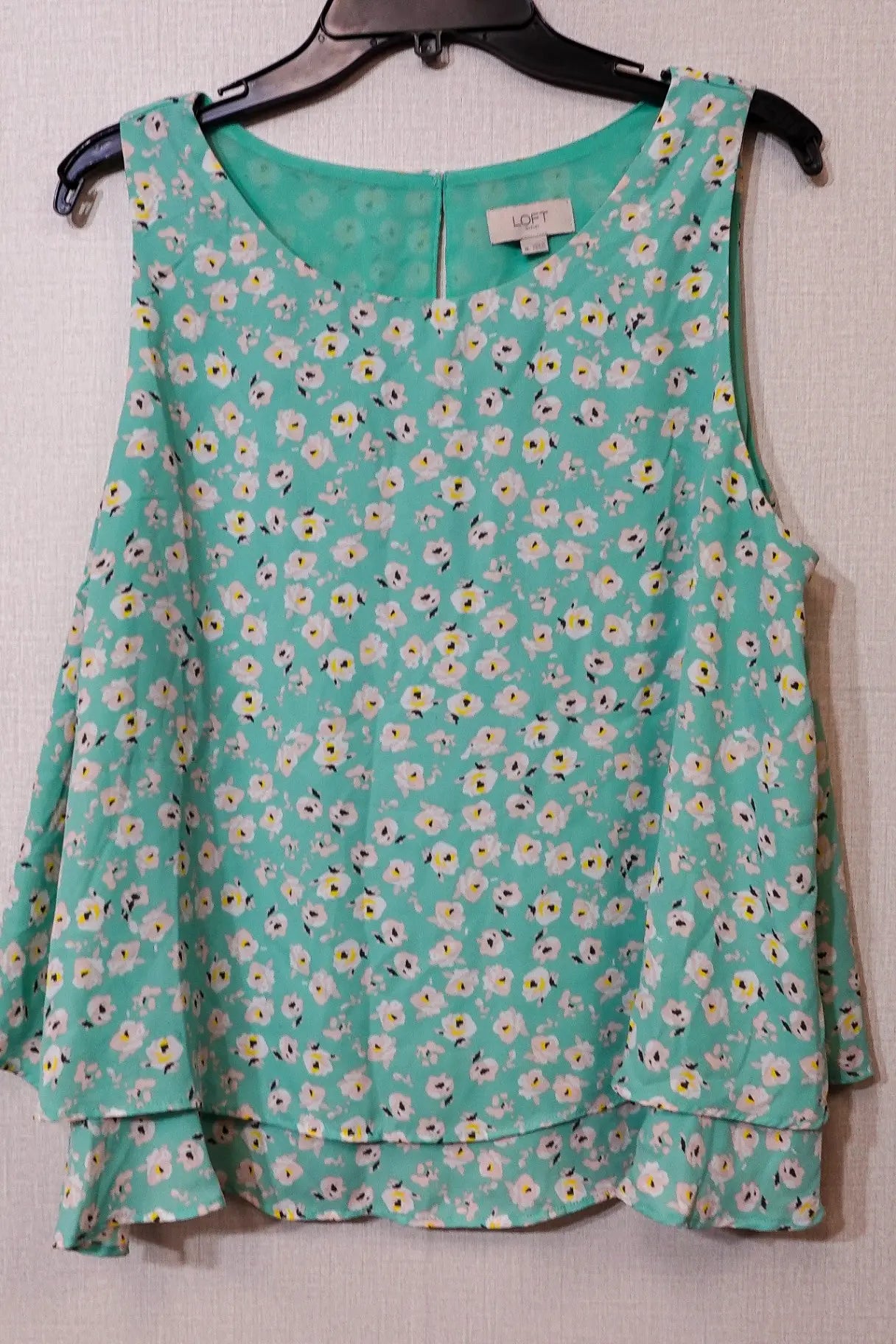 Loft Outlet, Sleeveless Top, Size XL Loft Outlet Sleeveless Top More To Love Consignment