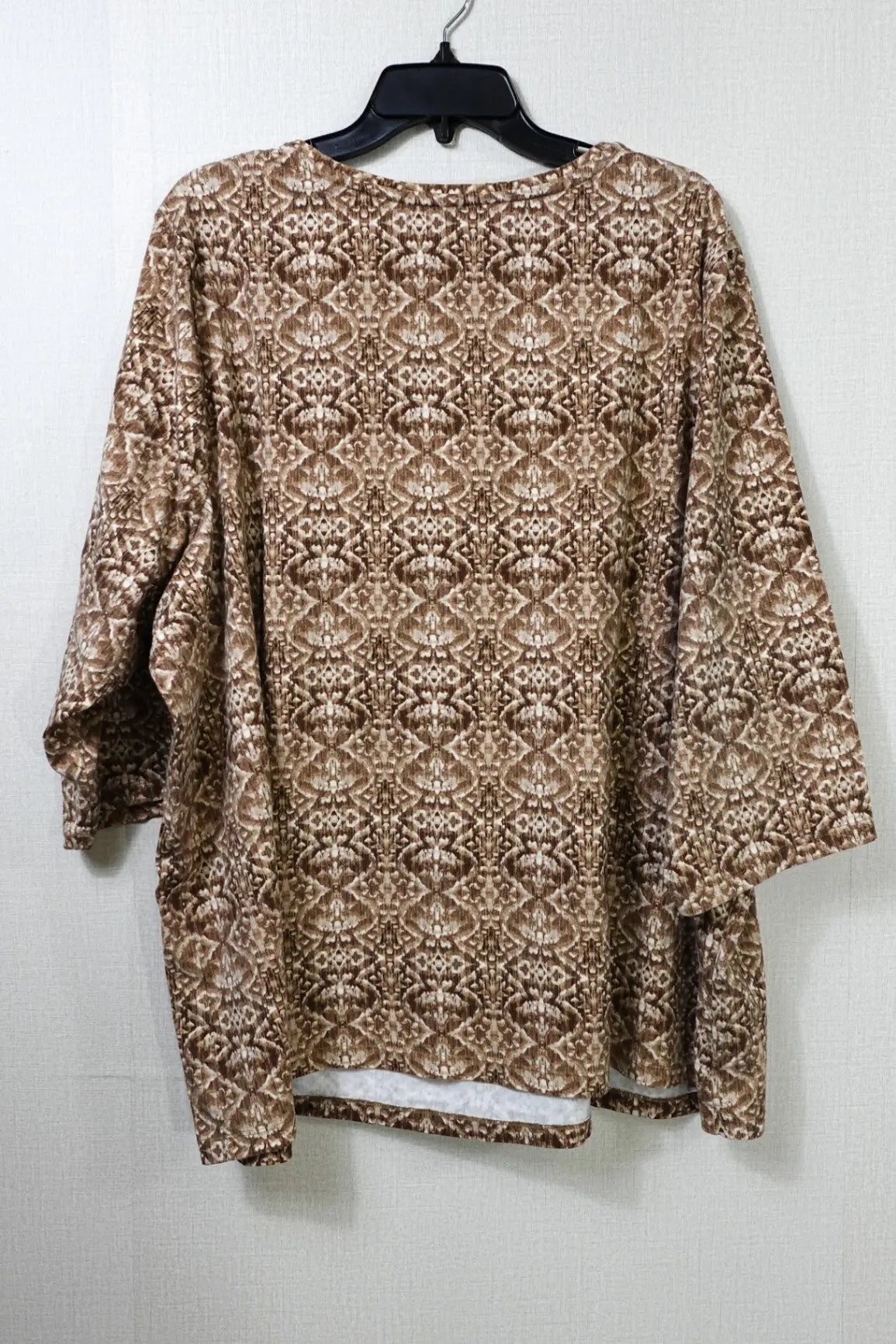 Catherines, SHORT SLEEVED TOP, 26/28W Catherines SHORT SLEEVED TOP More To Love Consignment