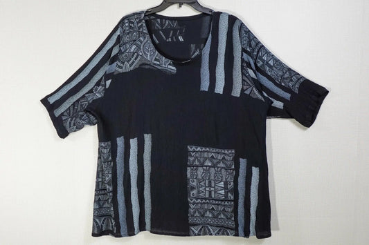 We be bop (No label), SHORT SLEEVED TOP, 2X/3X We be bop (No label) SHORT SLEEVED TOP More To Love Consignment