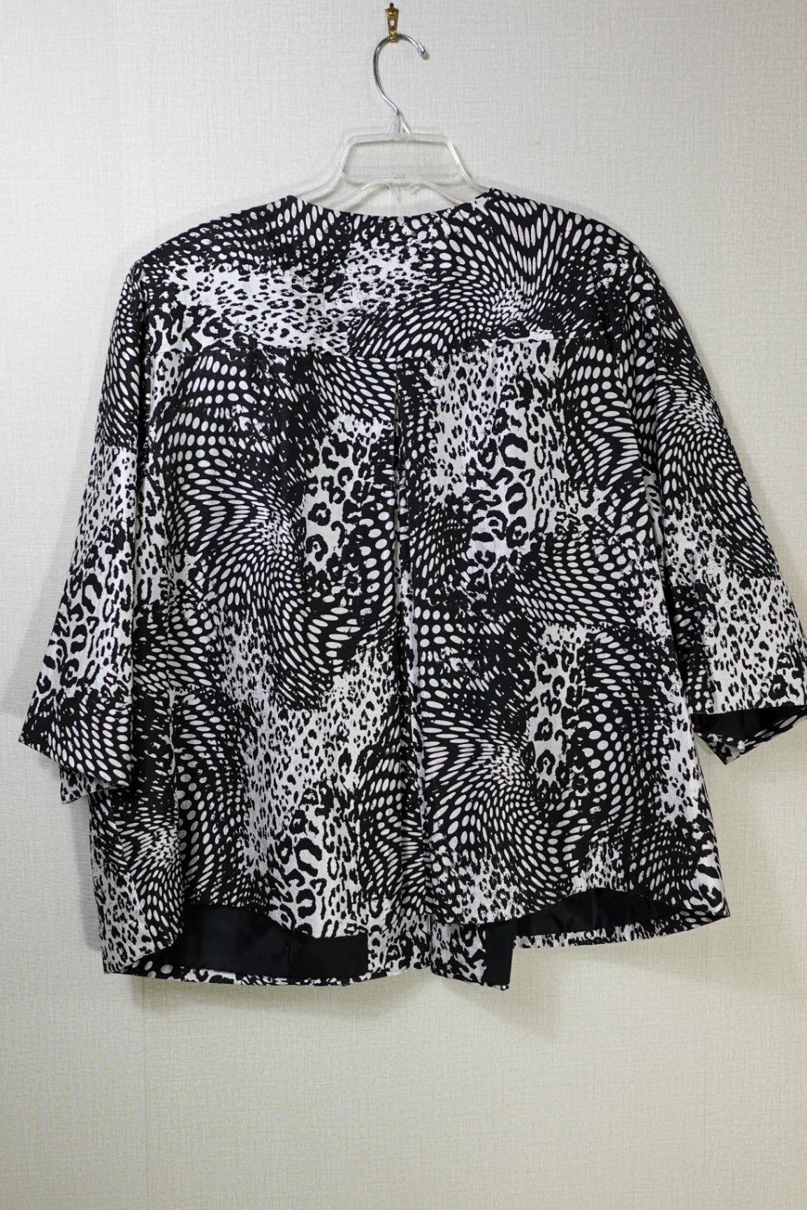 Maggie Barnes, Light Jacket, 22/24W Maggie Barnes Light Jacket More To Love Consignment