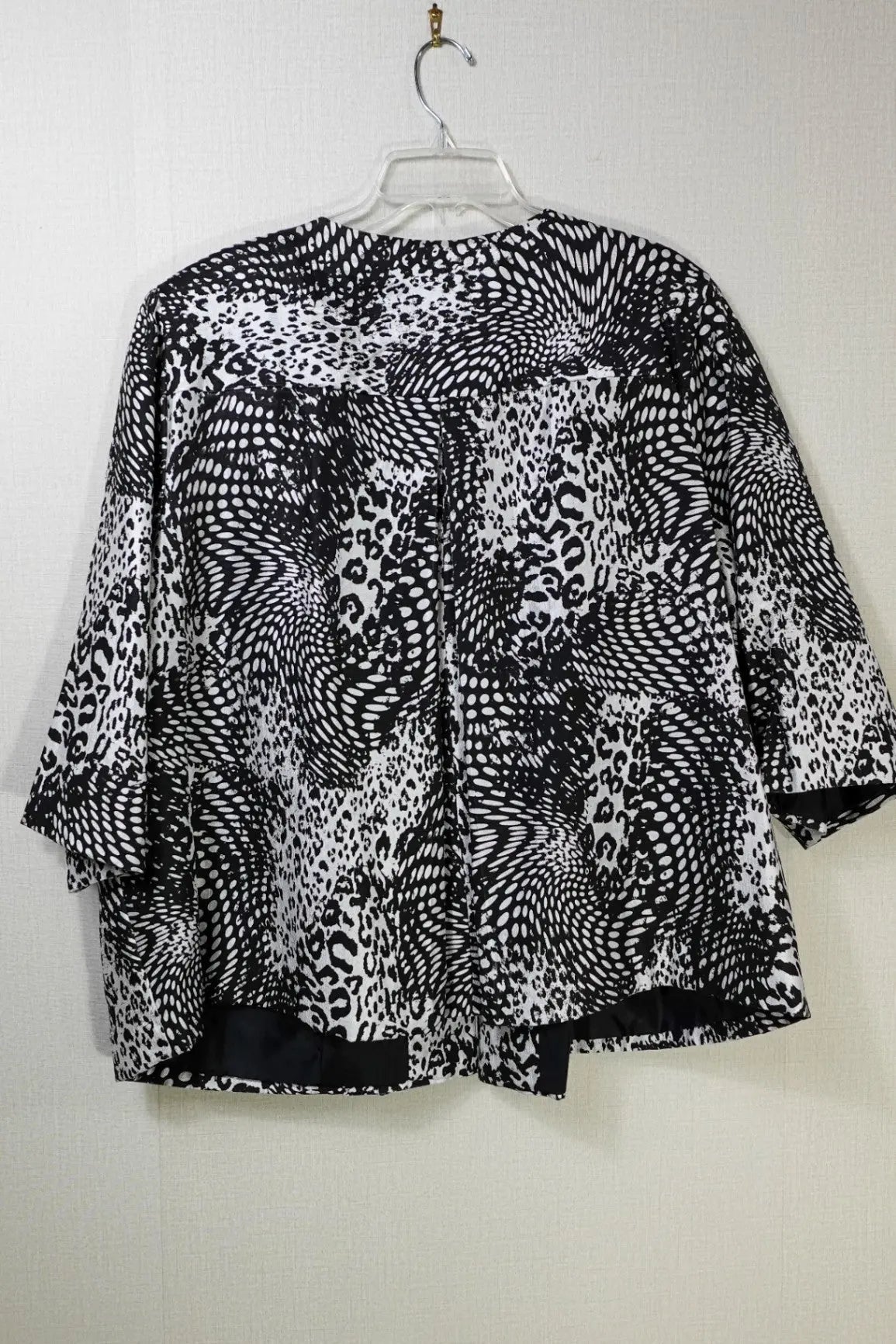 Maggie Barnes, Light Jacket, 22/24W Maggie Barnes Light Jacket More To Love Consignment