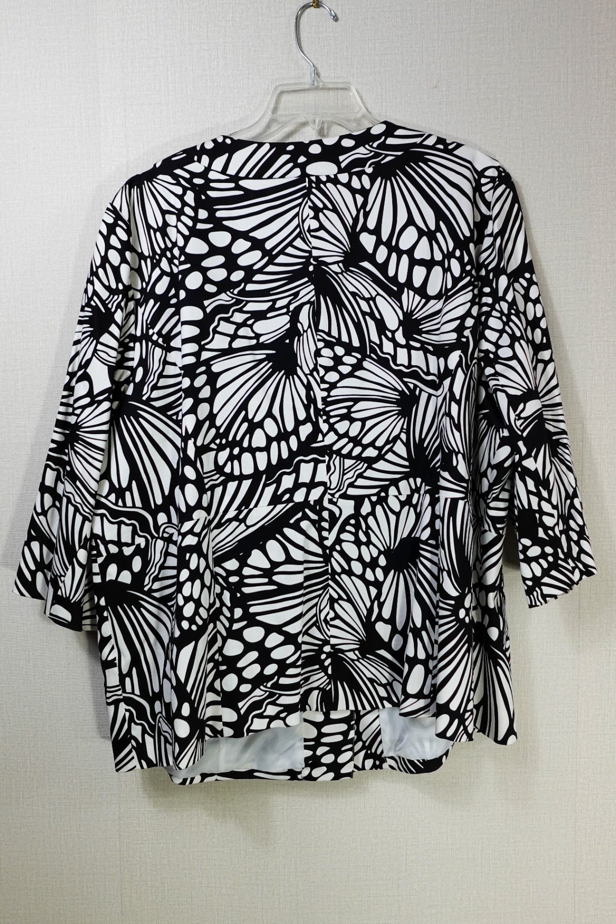 Maggie Barnes, Light Jacket, 22/24W Maggie Barnes Light Jacket More To Love Consignment