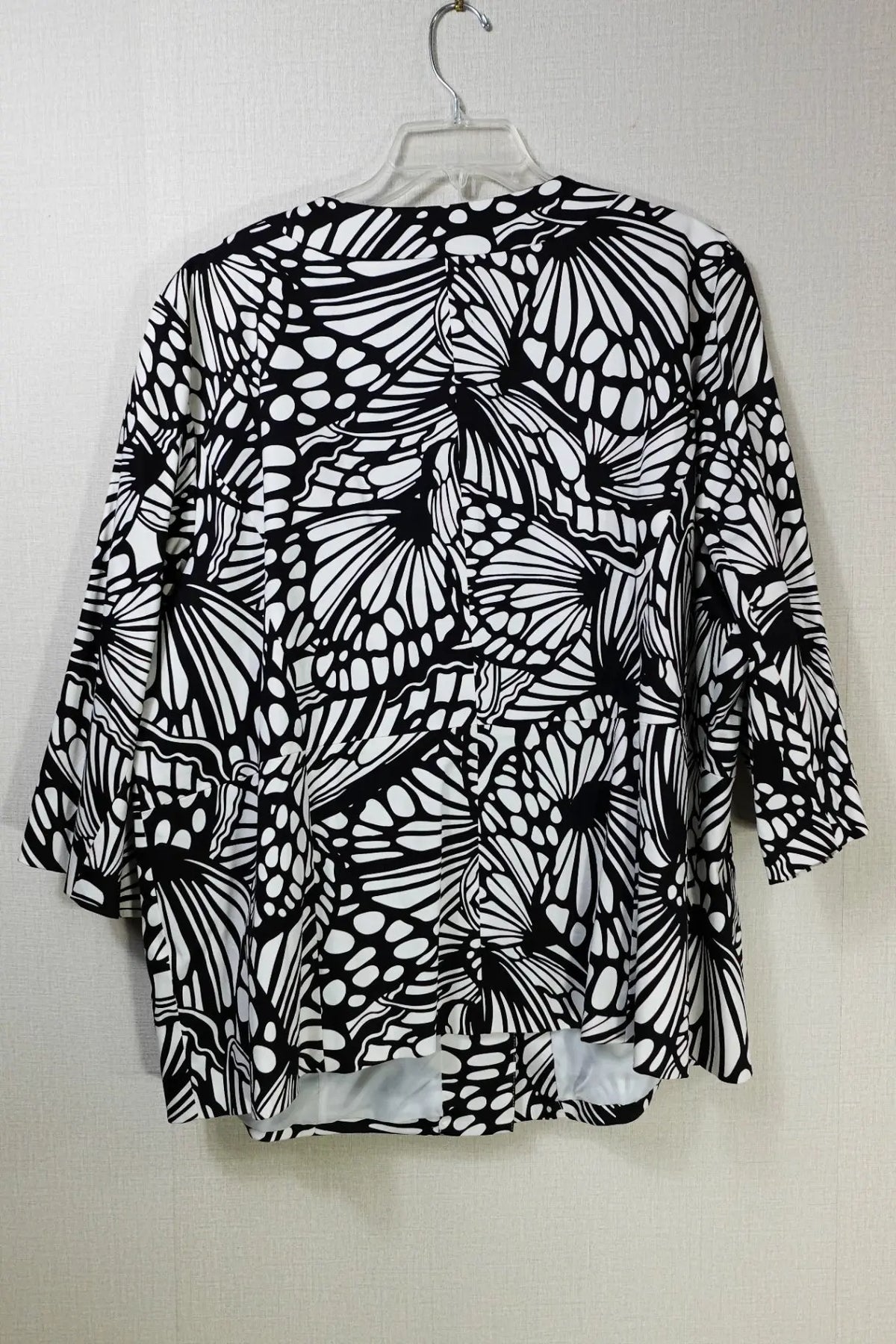 Maggie Barnes, Light Jacket, 22/24W Maggie Barnes Light Jacket More To Love Consignment
