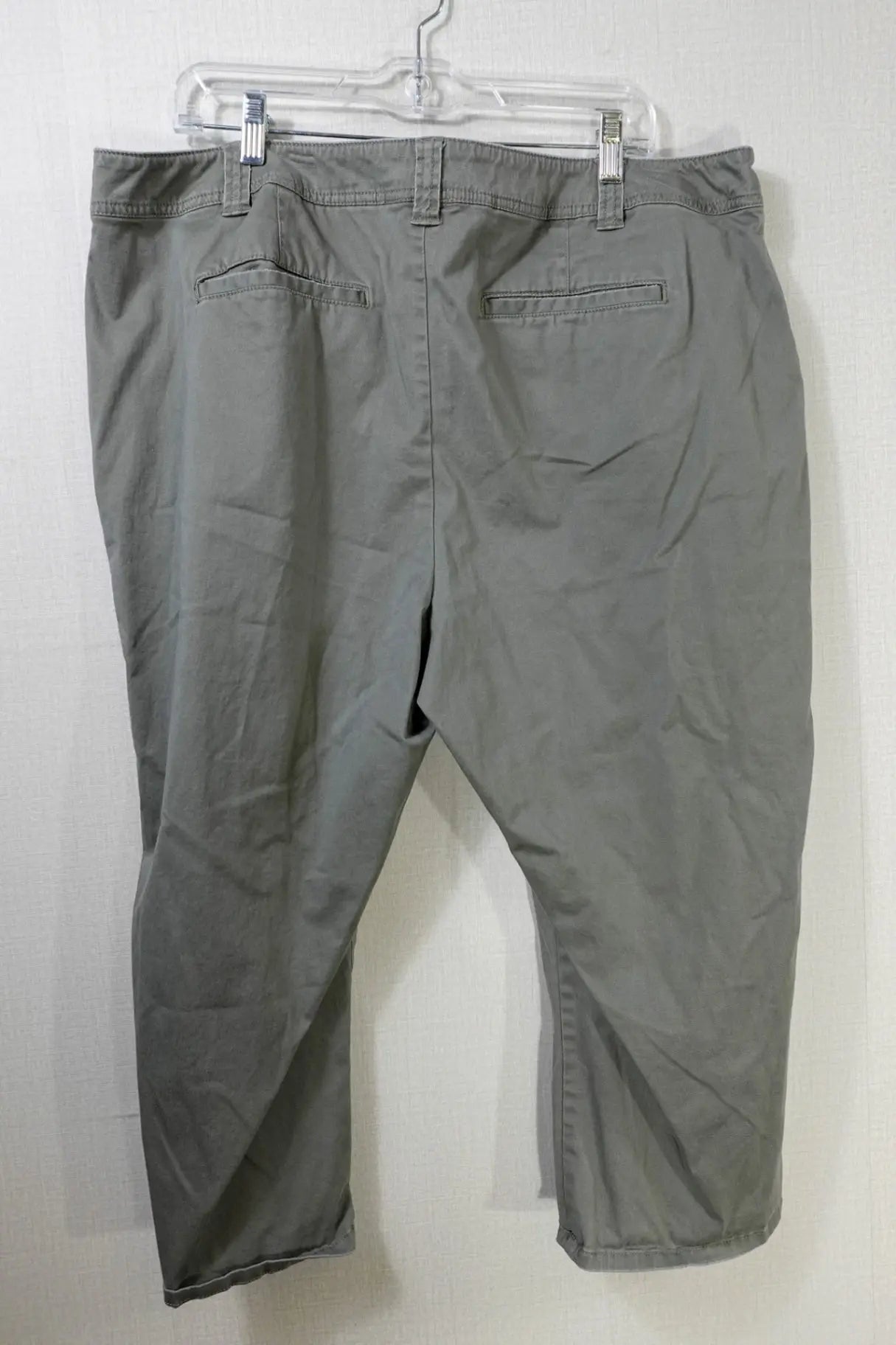 Apt. 9, Capri Pants - tomboy chino, 18W Apt. 9 Capri Pants - tomboy chino More To Love Consignment