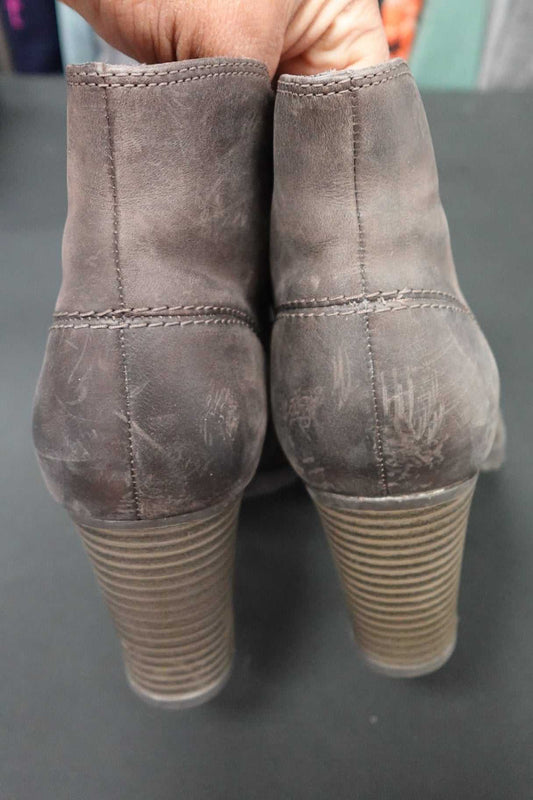 Clarks, Boots, 9M Clarks Boots More To Love Consignment
