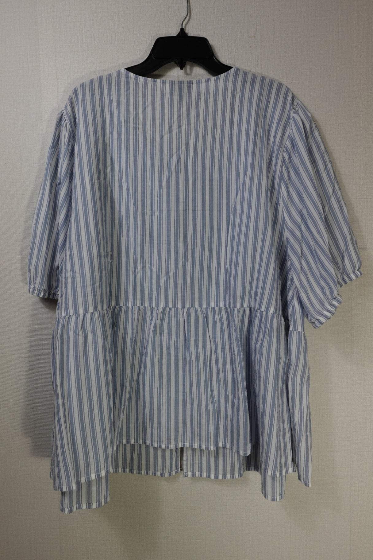 Torrid, Short Sleeved Top, 2X Torrid Short Sleeved Top More To Love Consignment