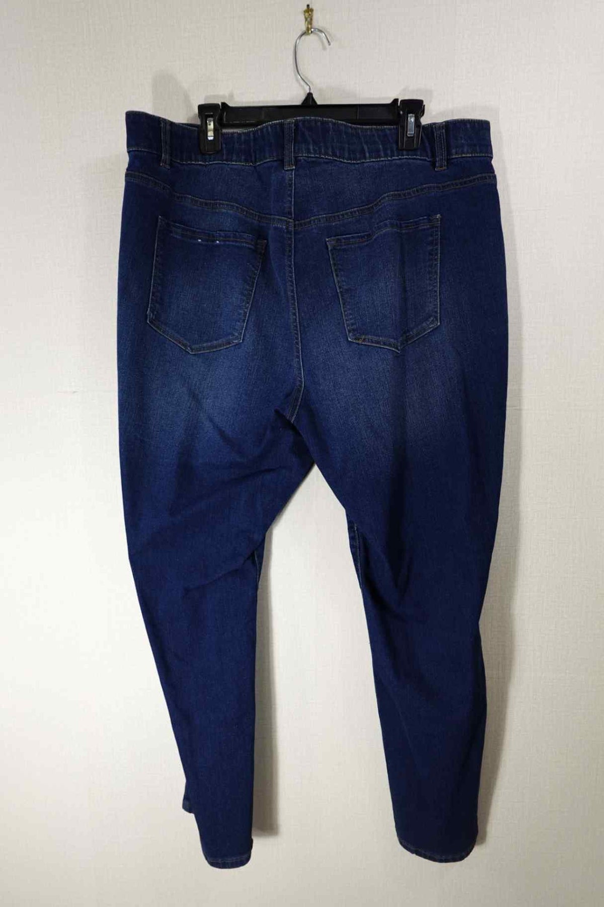 D. Jeans, Straight Leg Jeans, 22W