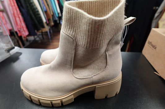 NEW- Torrid, Boots, 10W
