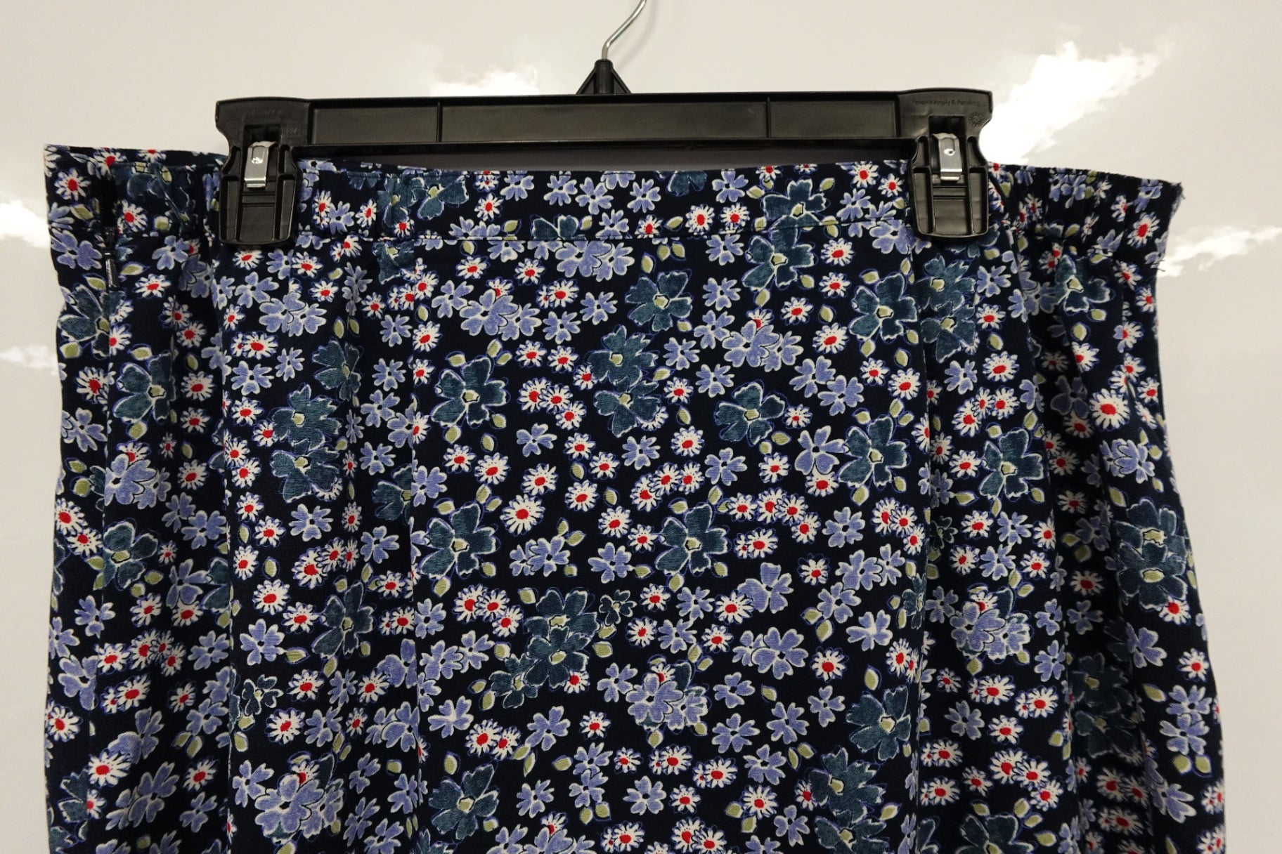 Christopher Banks, Skirt, 14