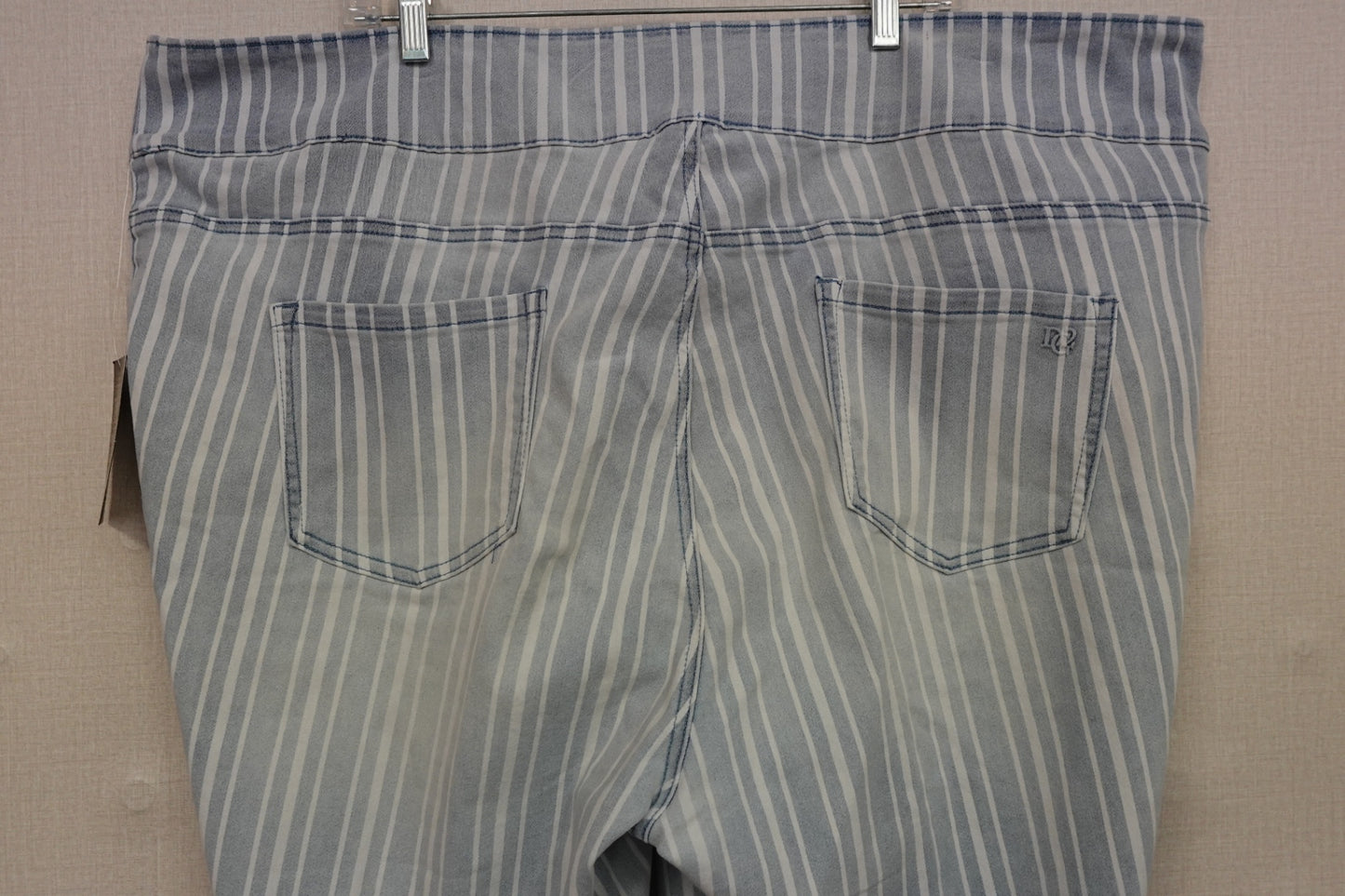 DG2, Capri/Cropped Pants, 3XT