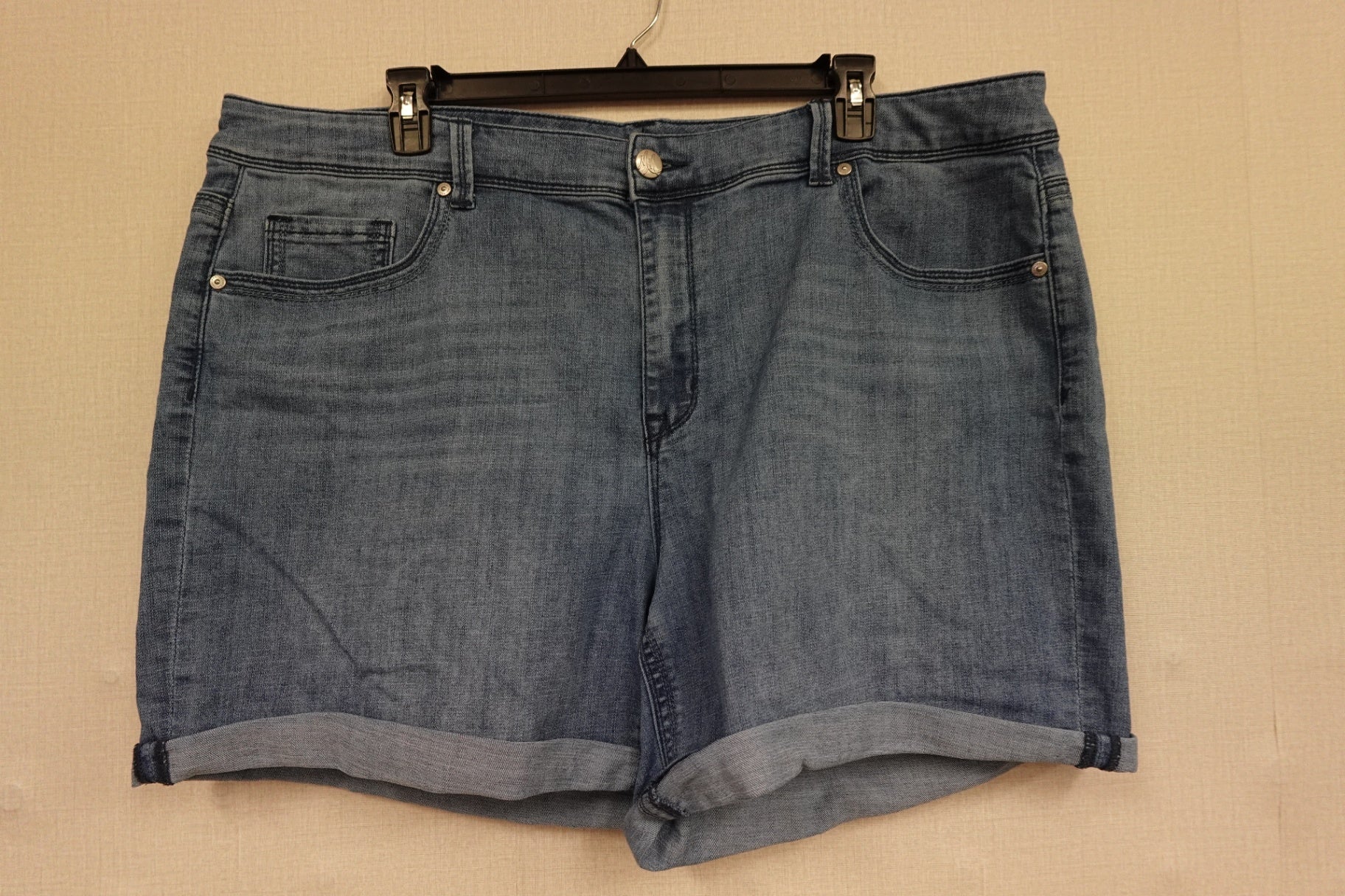 Lissa MCcarthy, Shorts, 24W