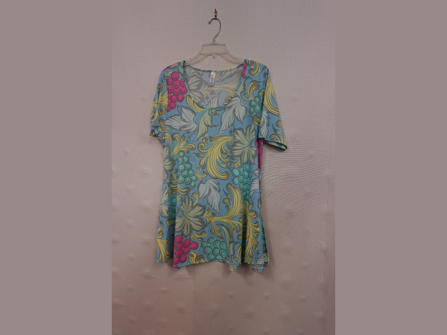 Lularoe, SHORT SLEEVED TOP, XL