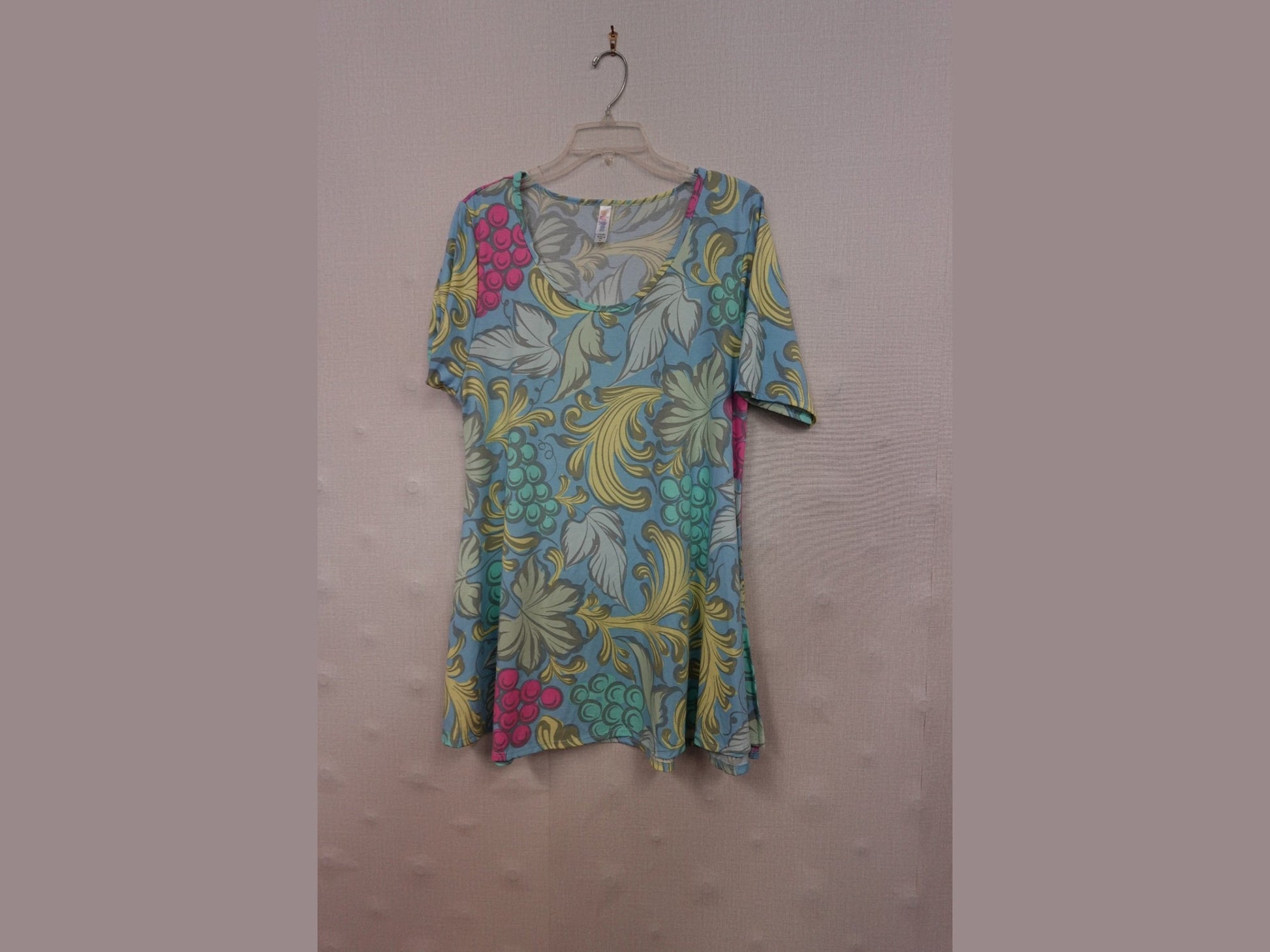 Lularoe, SHORT SLEEVED TOP, XL