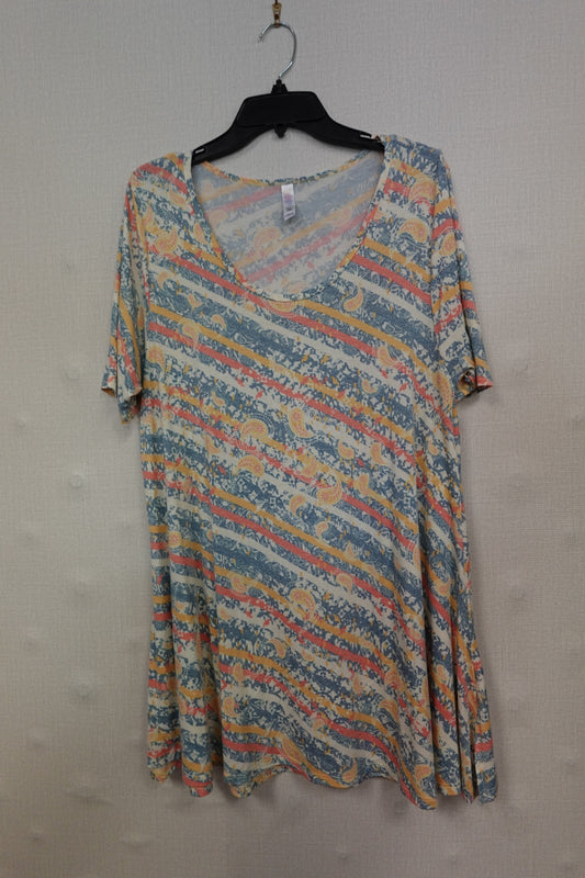 Lularoe, SHORT SLEEVED TOP, L