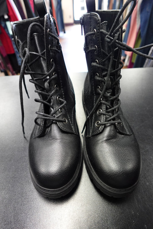 SO, Boots, 11W