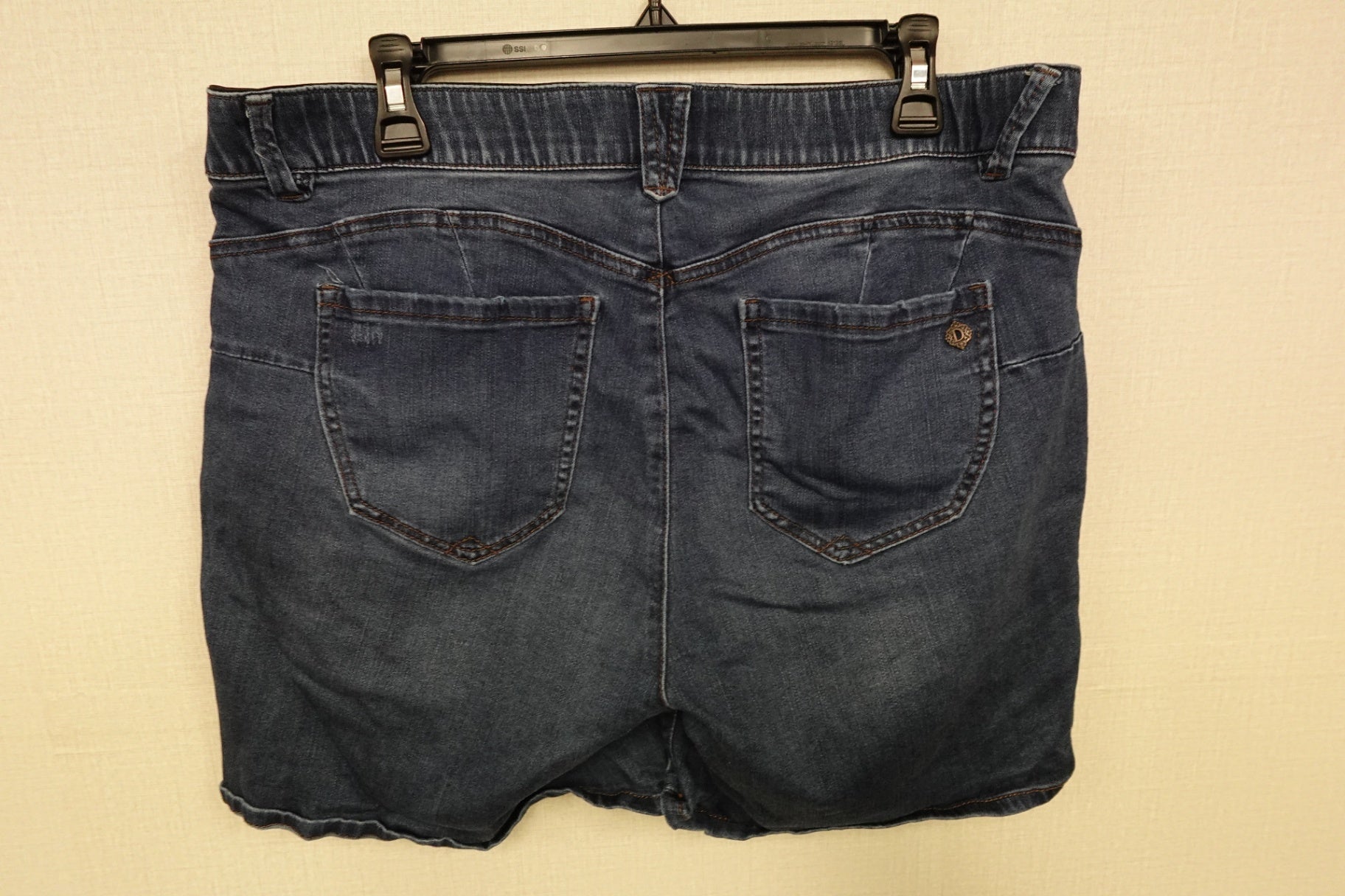 Democracy, Shorts, 16W