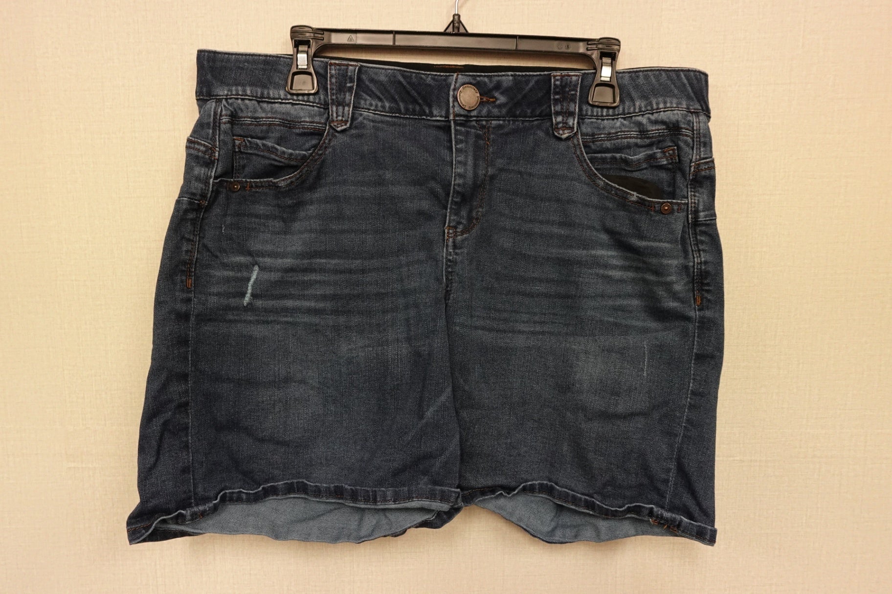 Democracy, Shorts, 16W