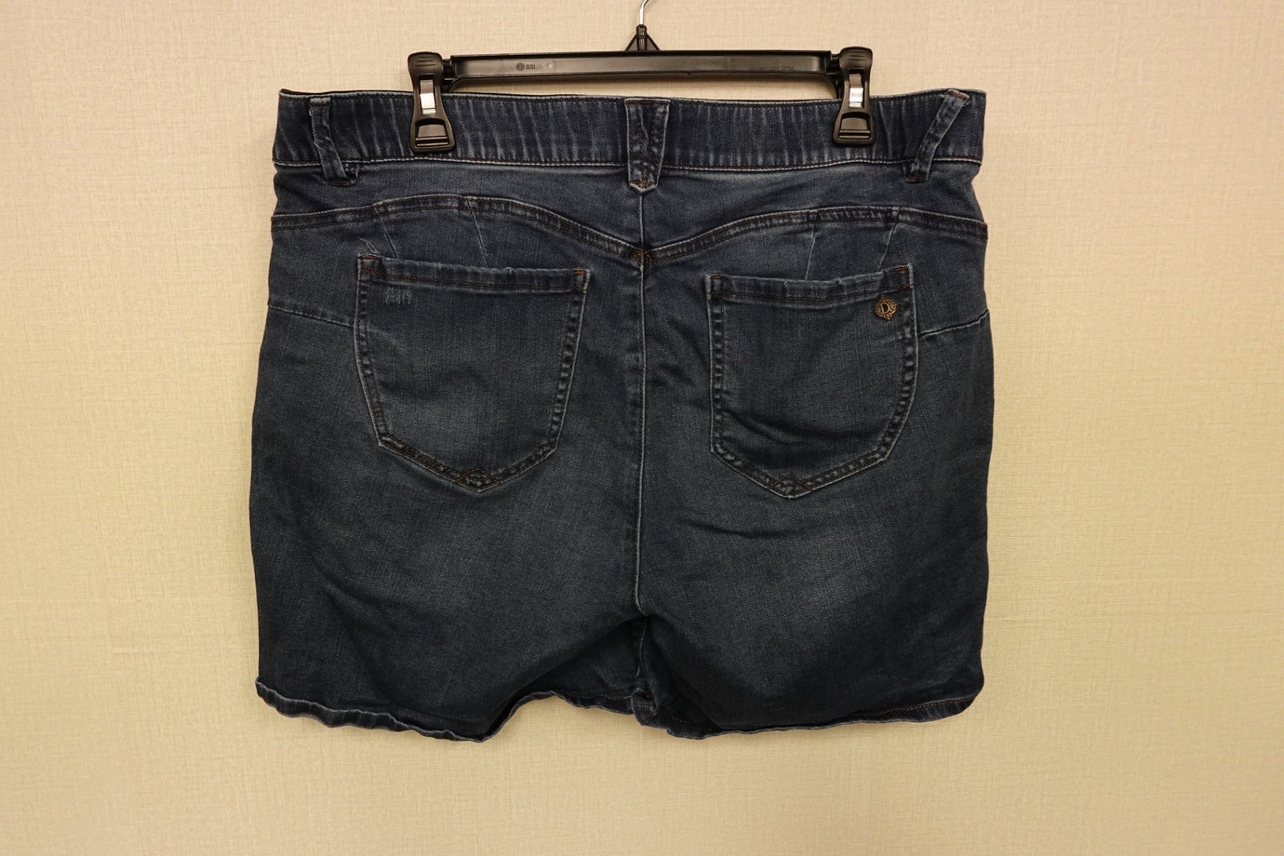 Democracy, Shorts, 16W