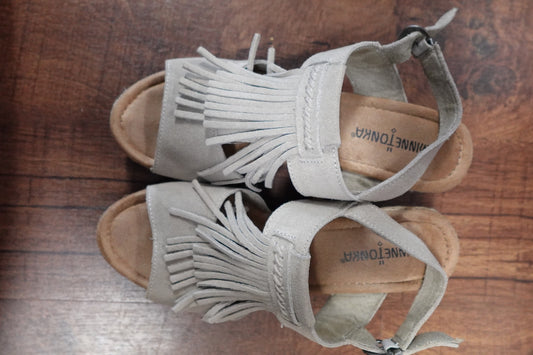 Minnetonka, Shoes- Sandals, 9