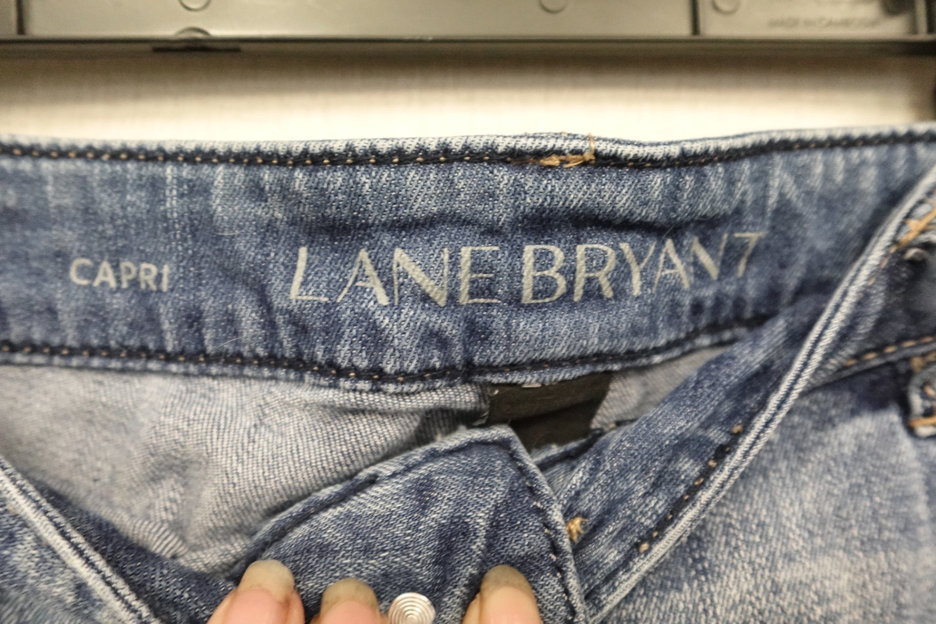 Lane Bryant, JEANS-Cropped, 18- Condition: Very Good
