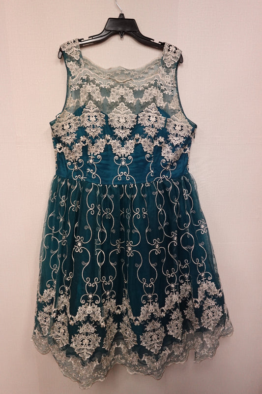 Chi Chi, Formal Dress, 20 (22UK)