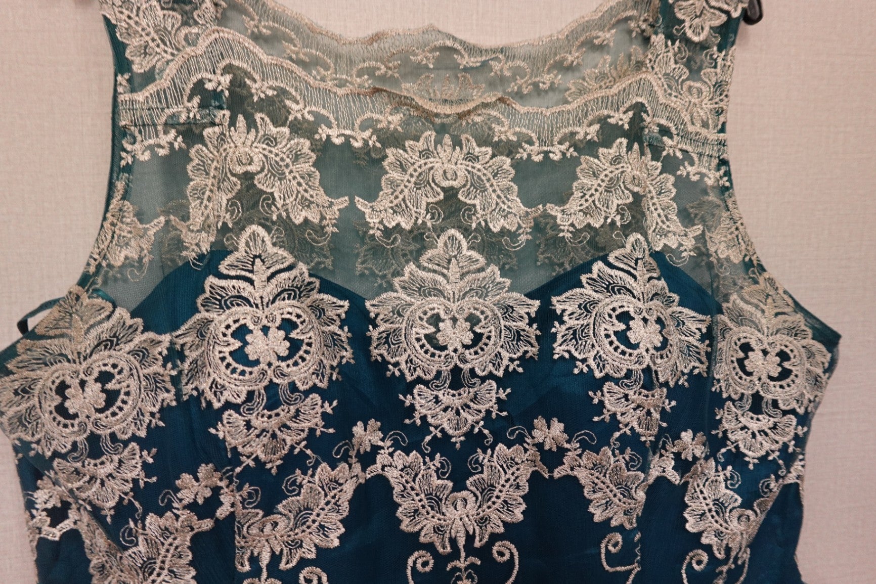 Chi Chi, Formal Dress, 20 (22UK)
