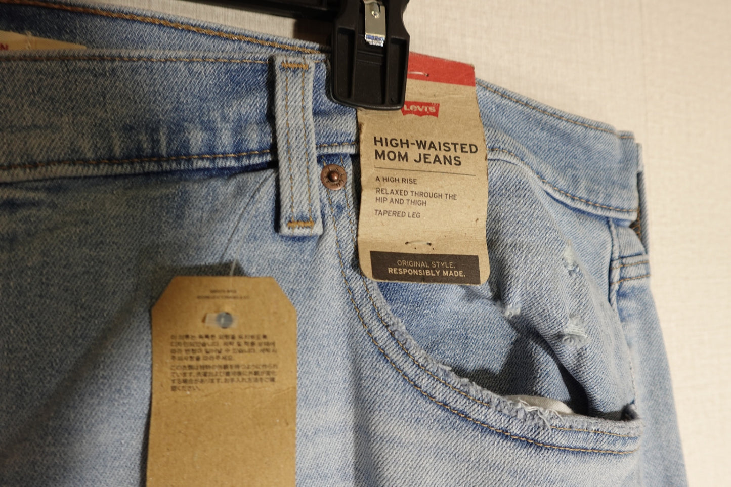 Levis, NEW JEANS High-Waisted MOM Jeans, 22W