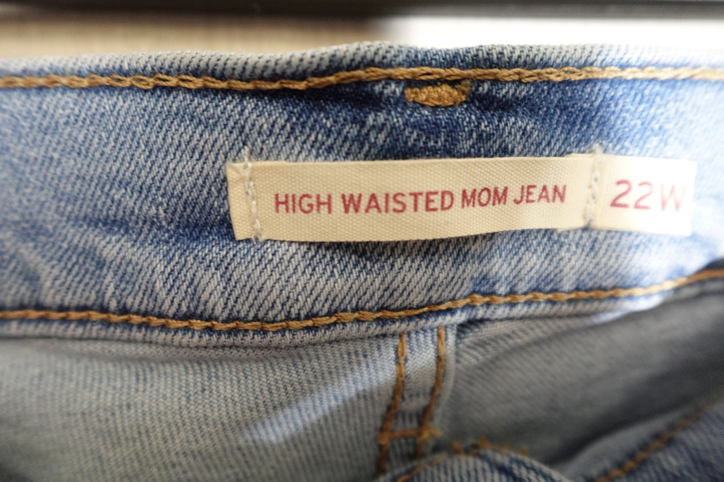 Levis, NEW JEANS High-Waisted MOM Jeans, 22W