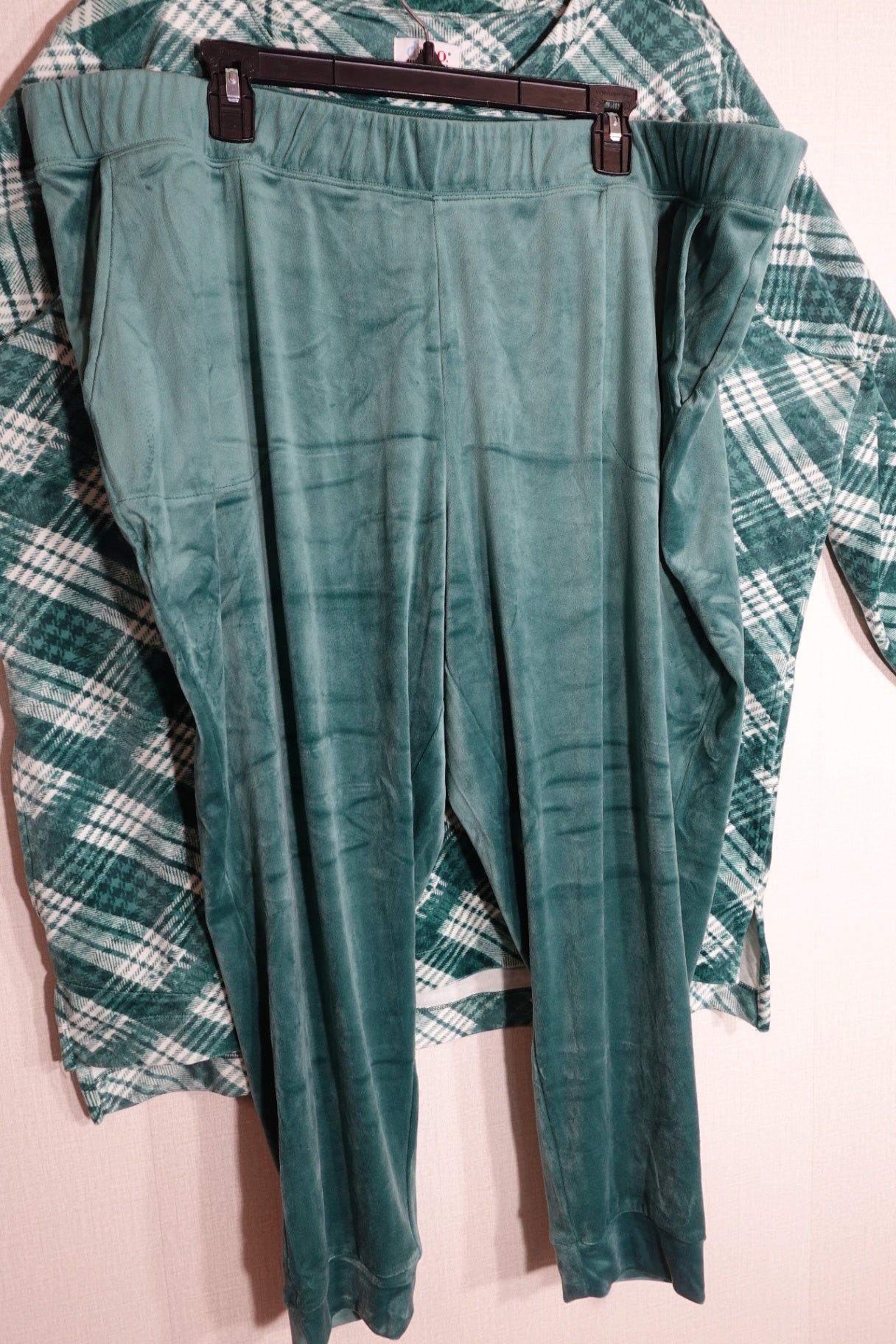 D&CO, Pajama Set, 2X (pants) 3X (tops)
