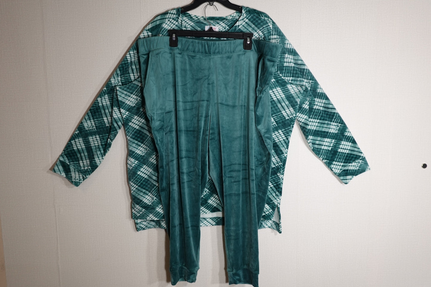 D&CO, Pajama Set, 2X (pants) 3X (tops)