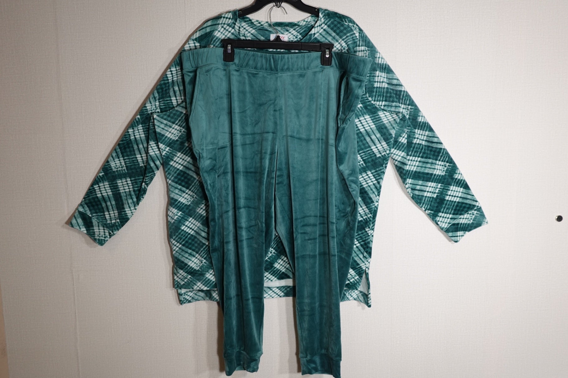 D&CO, Pajama Set, 2X (pants) 3X (tops)