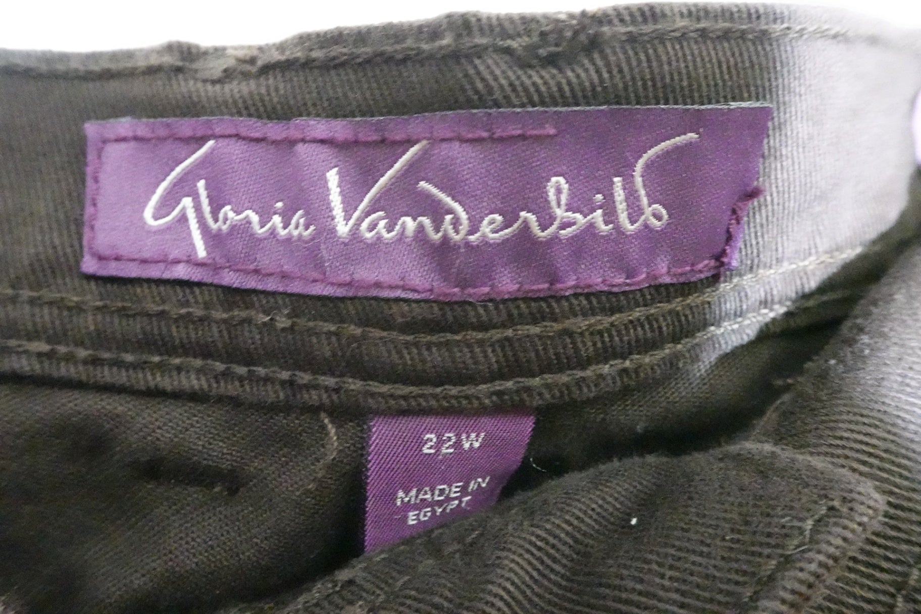 Gloria Vanderbilt, jeans, 22